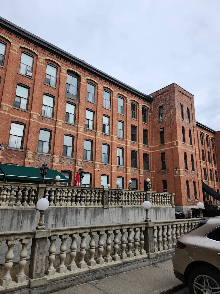 Façade historique du Château Saint-Ambroise